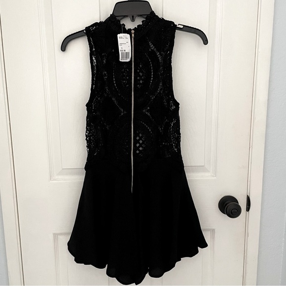NWT Forever 21 Black Lace Crochet Sleeveless Romper Playsuit  Jumpsuit Size XS - Picture 4 of 7